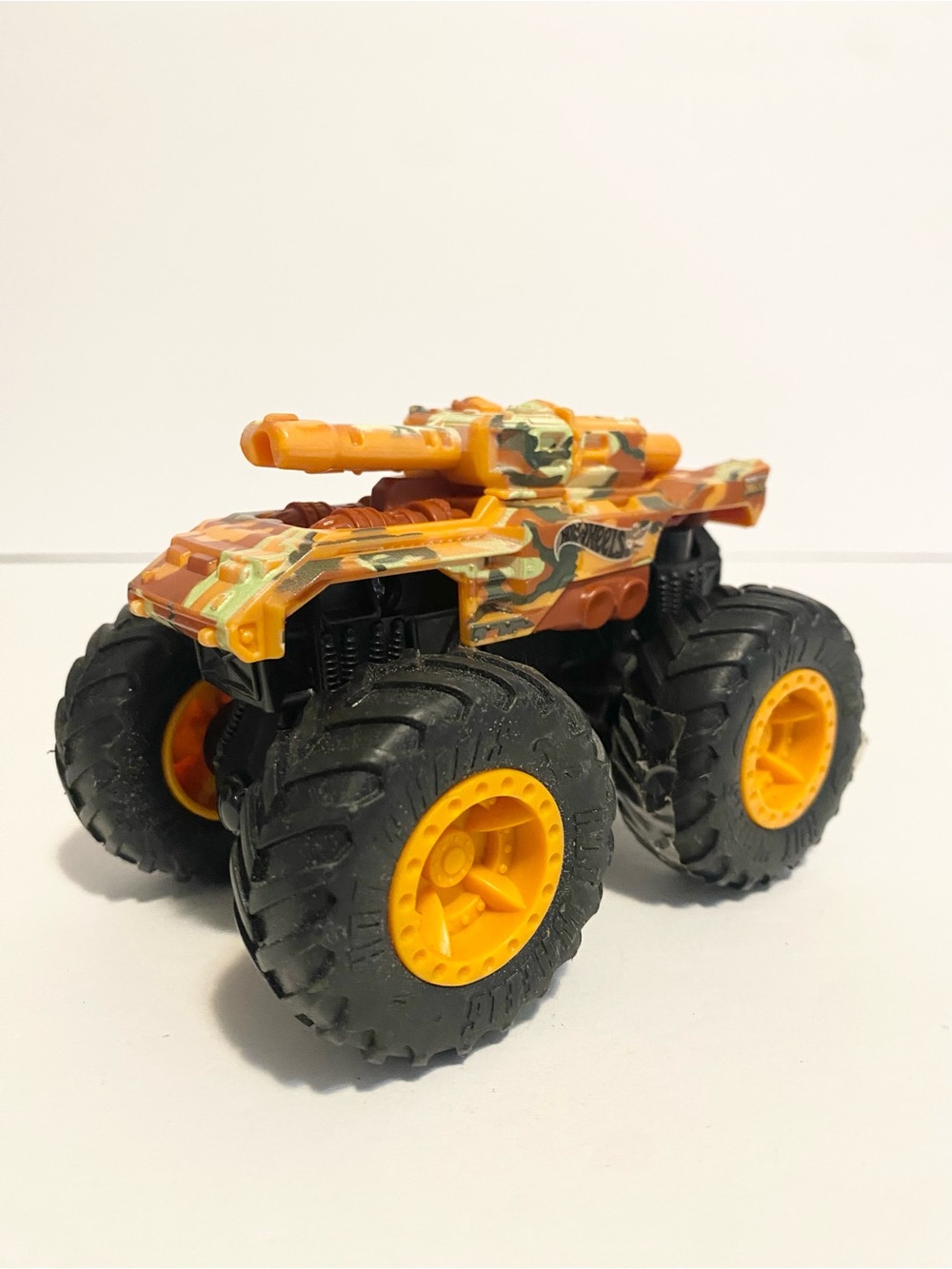 Hot Wheels Monster Truck 1/64 Monster Jam Camo Tank Die Cast Car Vehicle Toy
